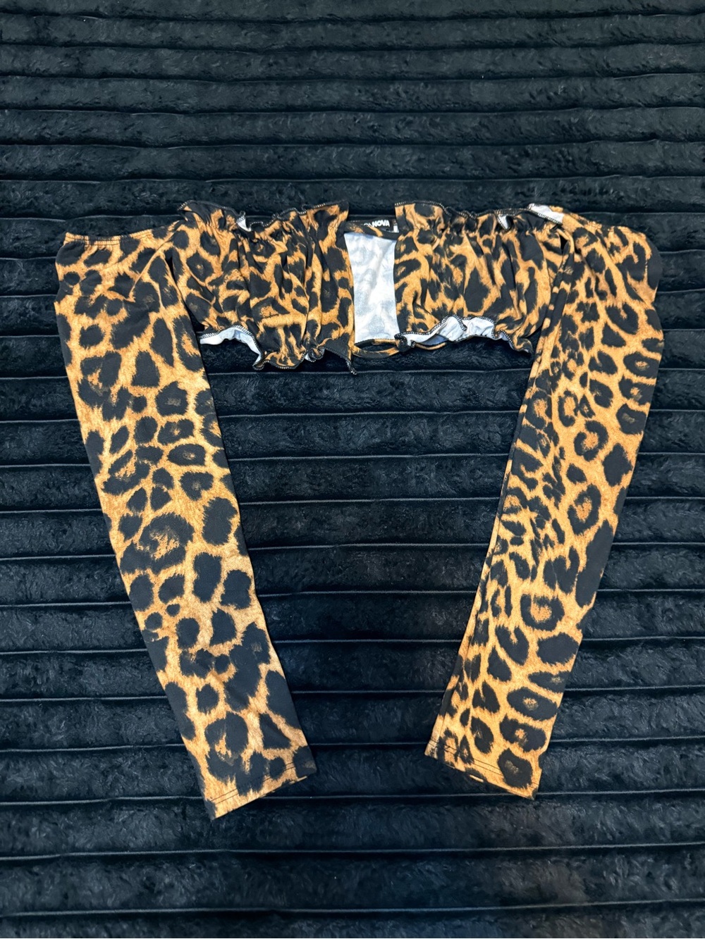 Fashion Nova Leopard Print Long Sleeve Crop Top